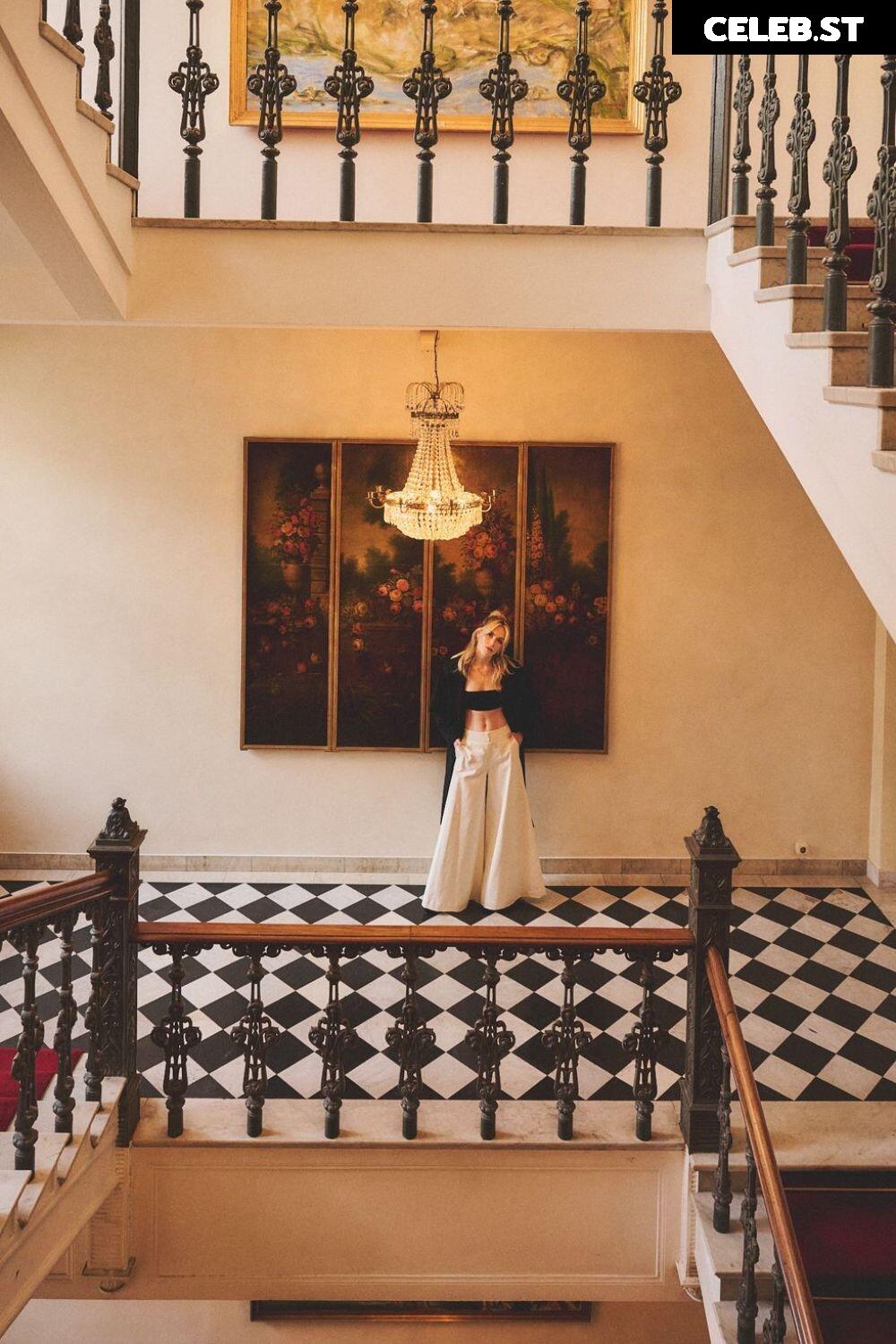 Kiernan Shipka Image 1755309