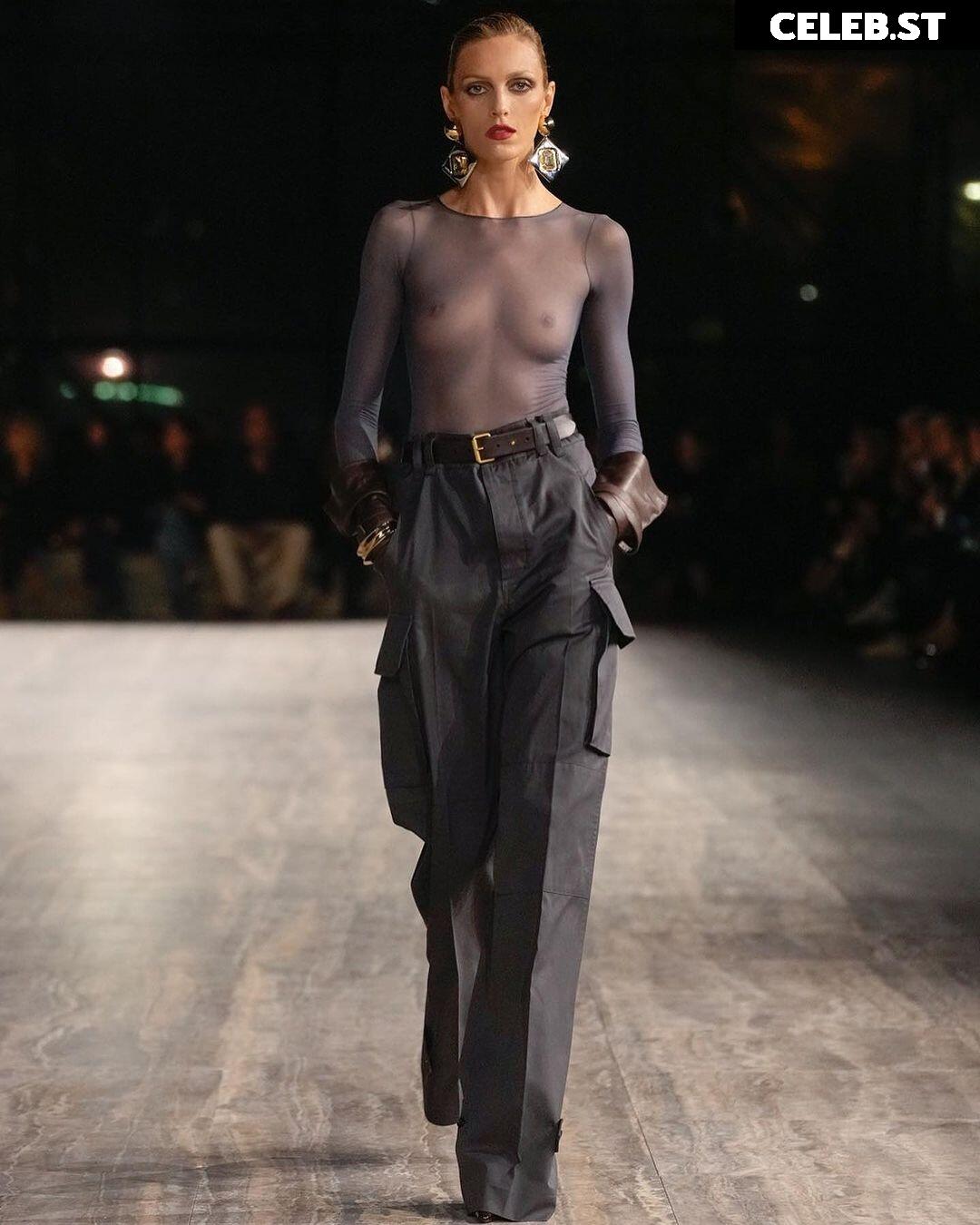 Anja Rubik Image 1755335