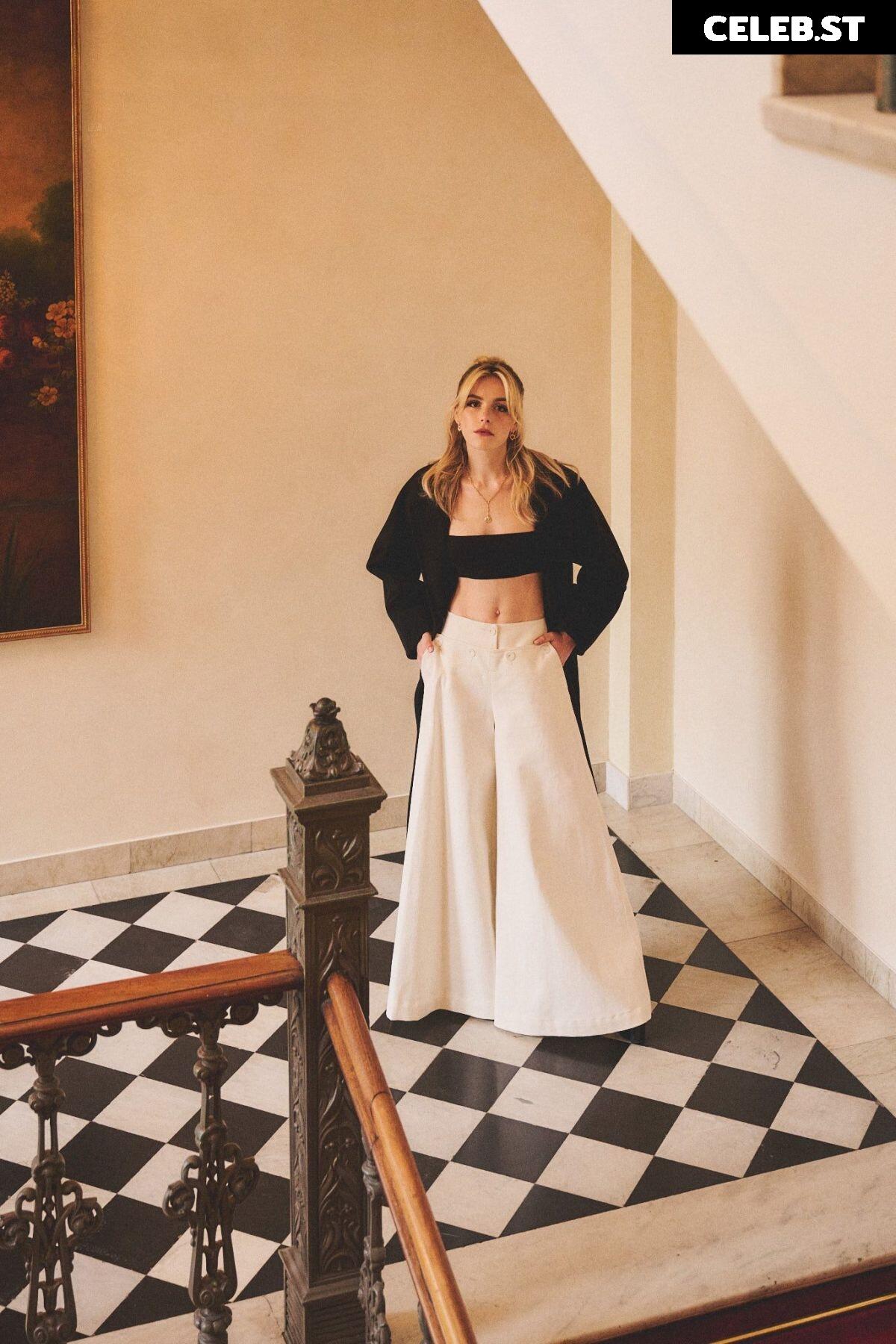 Kiernan Shipka Image 1754936