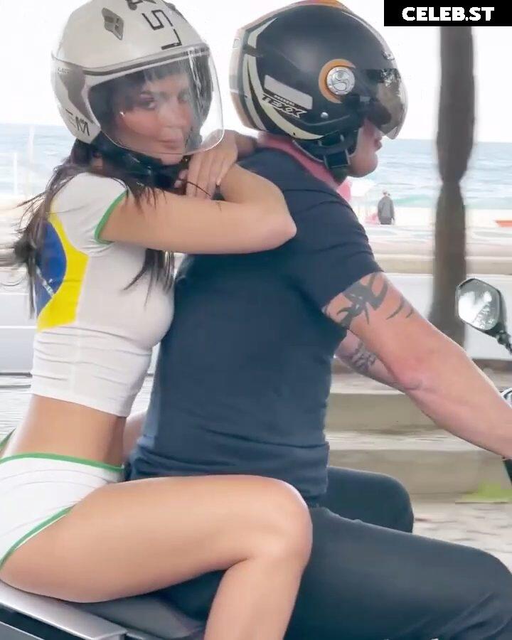 Emily Ratajkowski Image 1751695