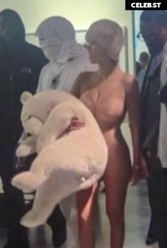 Bianca Censori Image 1751688