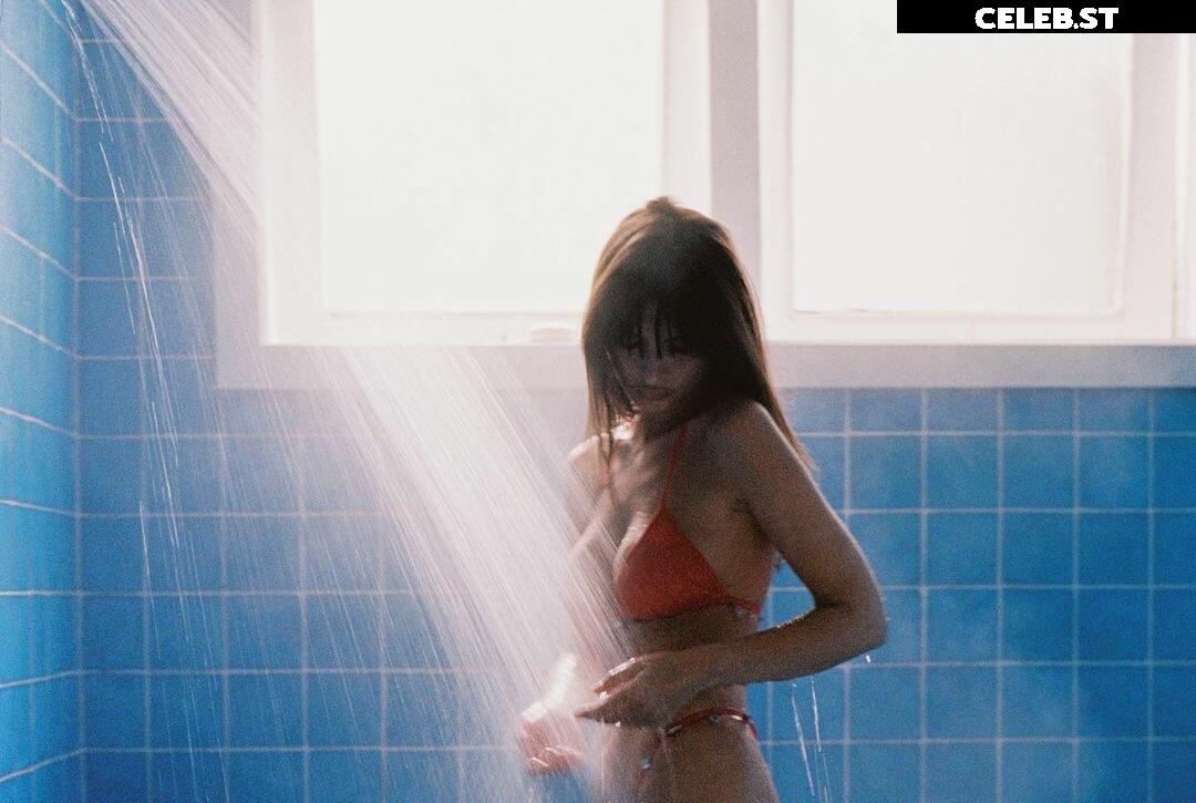 Emily Ratajkowski Image 1750365