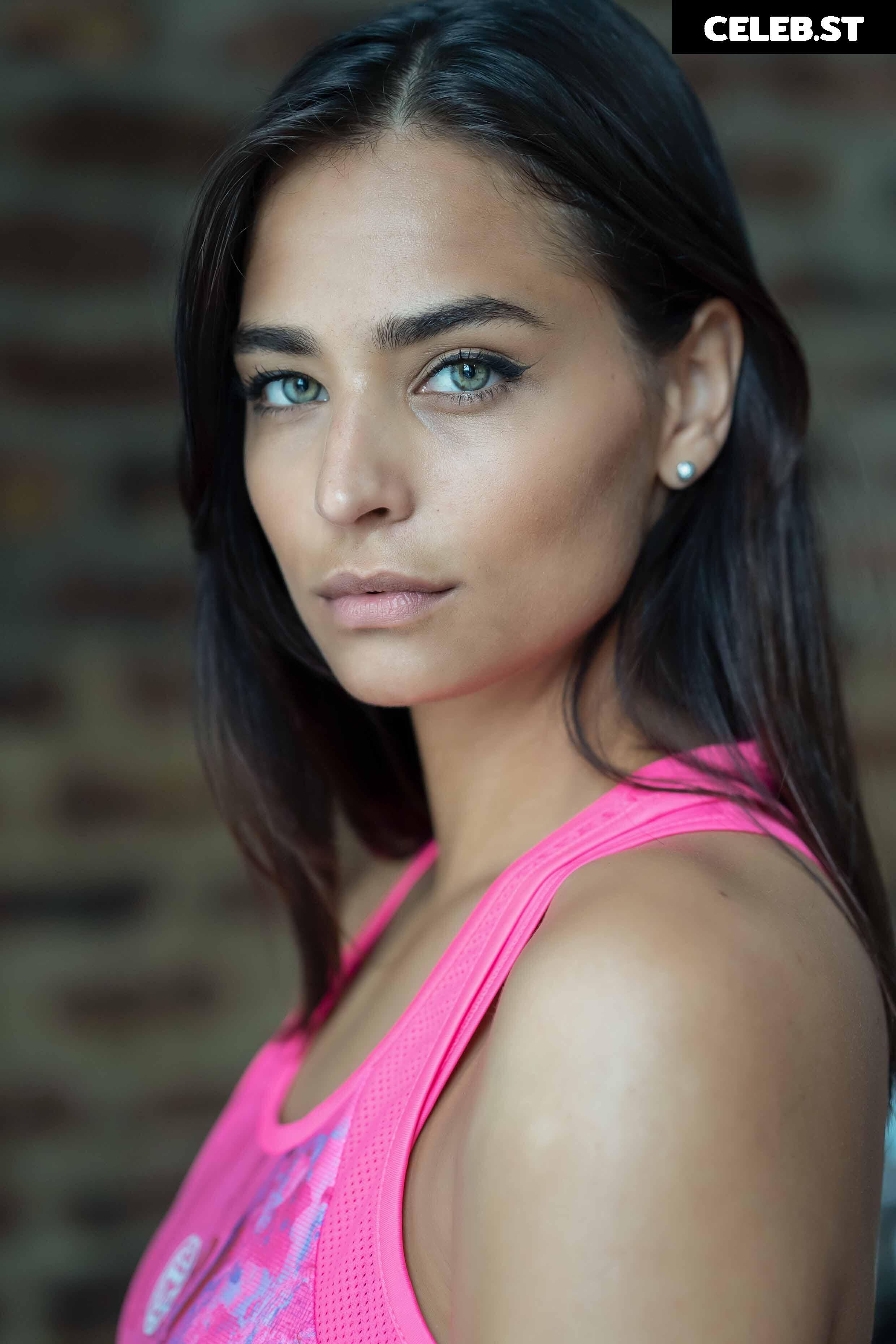 Amira Aly / Pocher Image 1750337