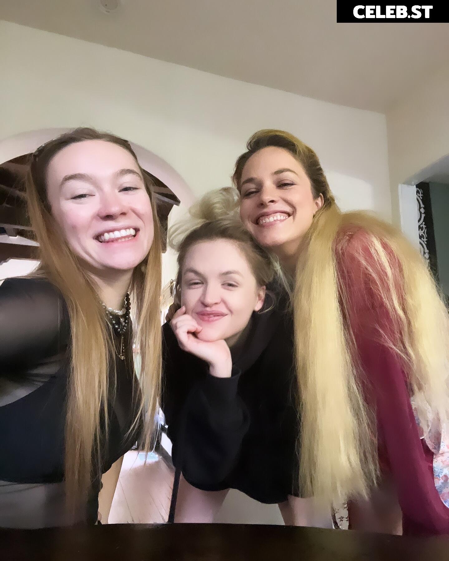 Alexis Knapp Image 1759135