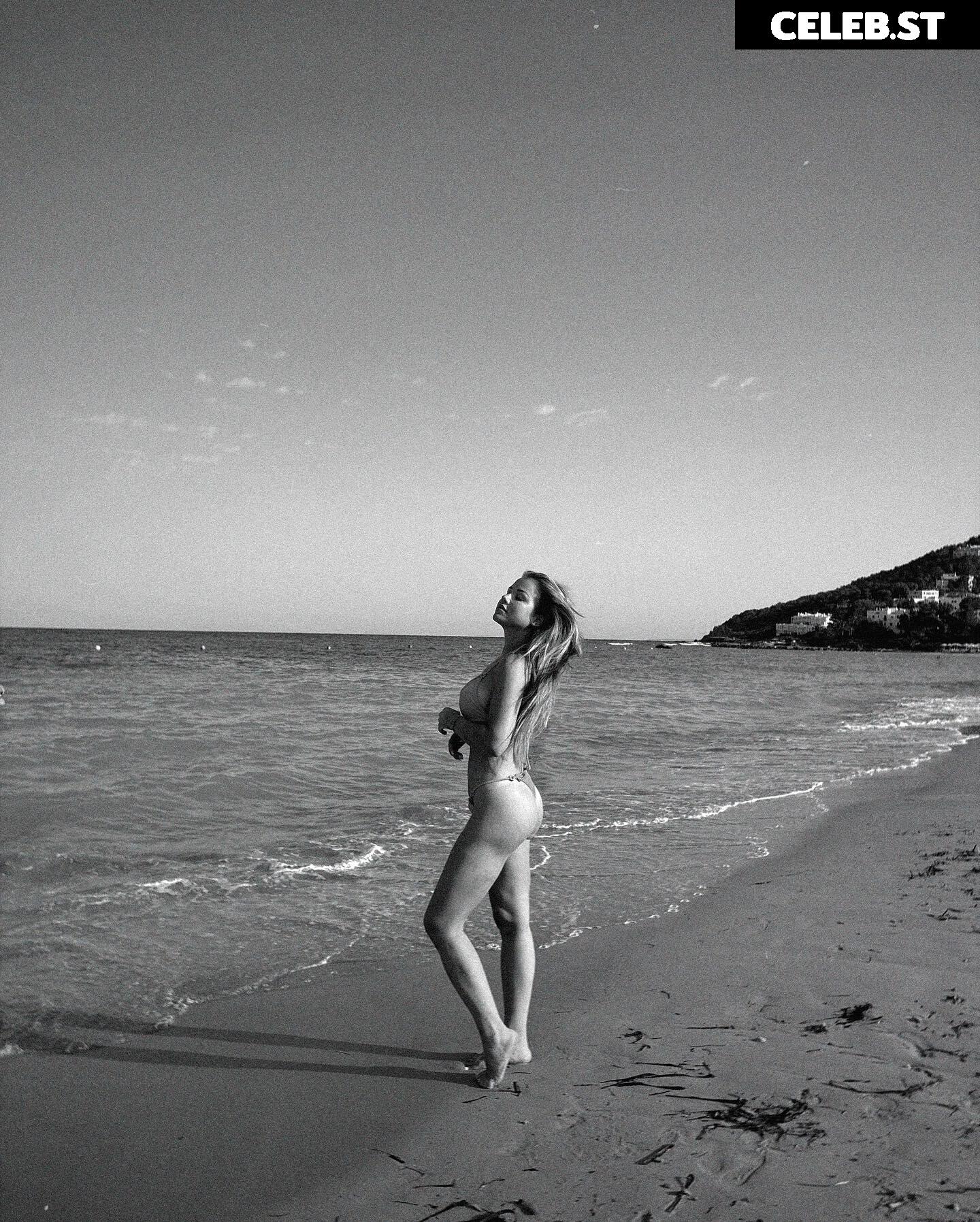 Kim Gloss Image 1759080