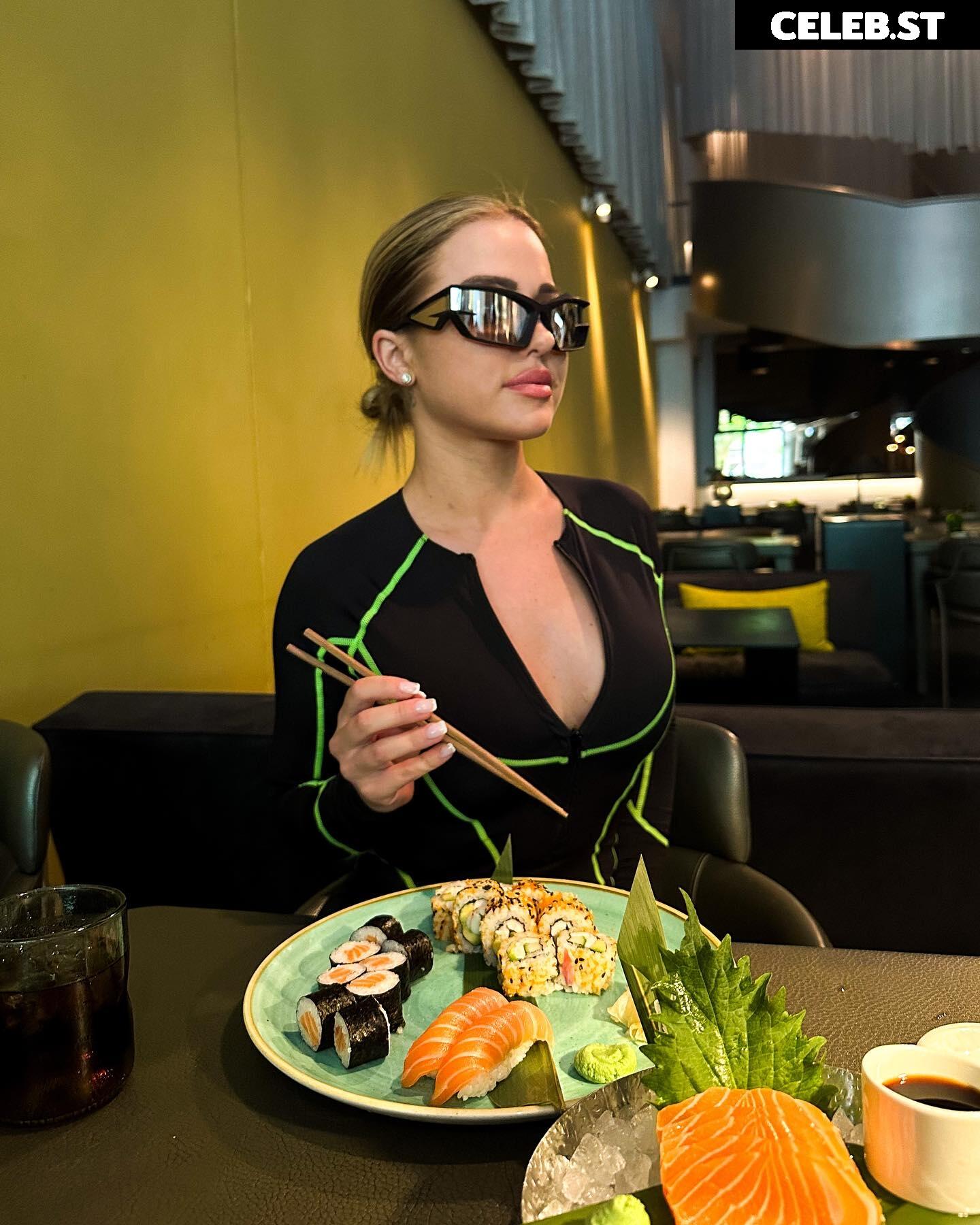 Kim Gloss Image 1758520