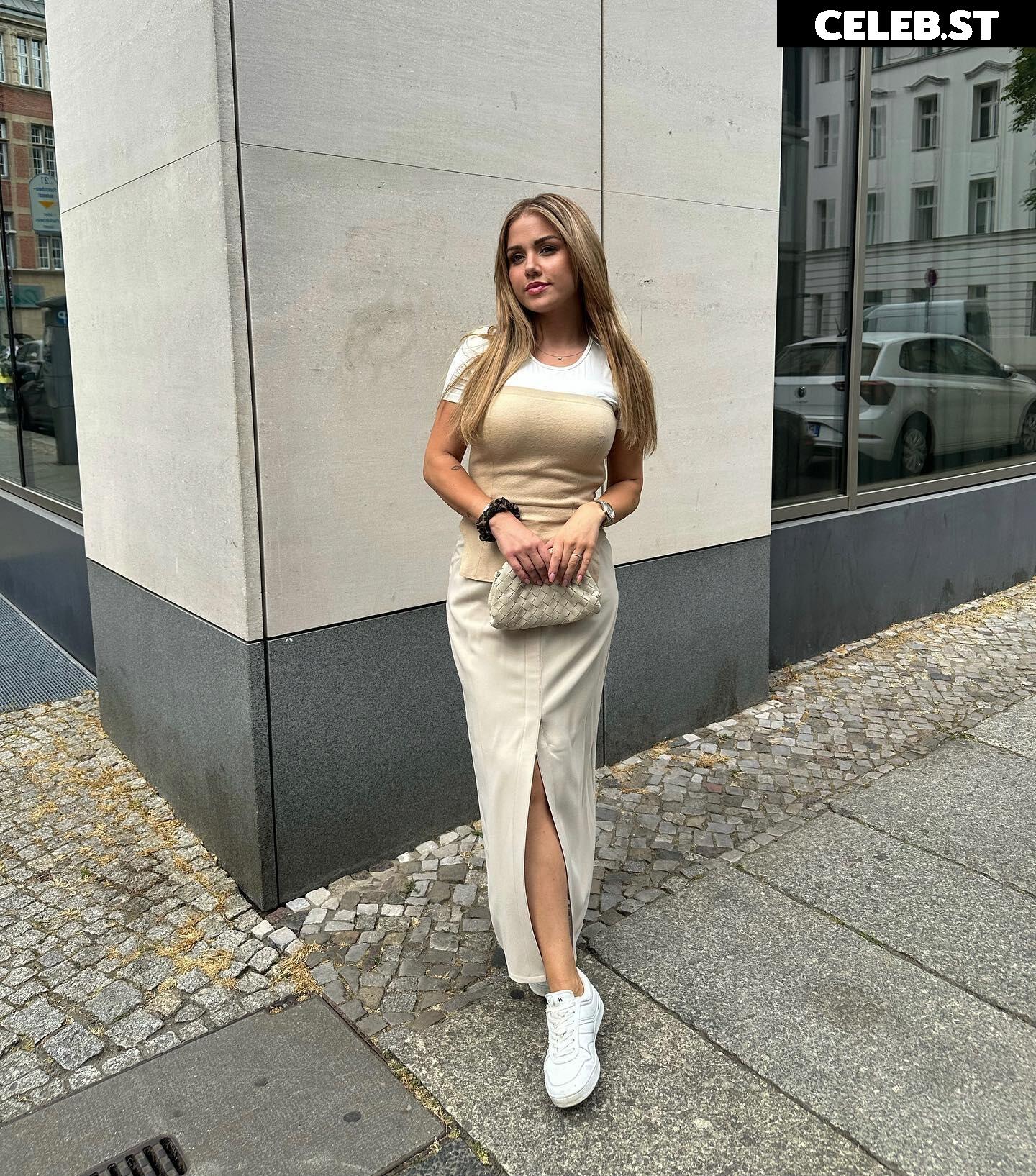 Kim Gloss Image 1758434