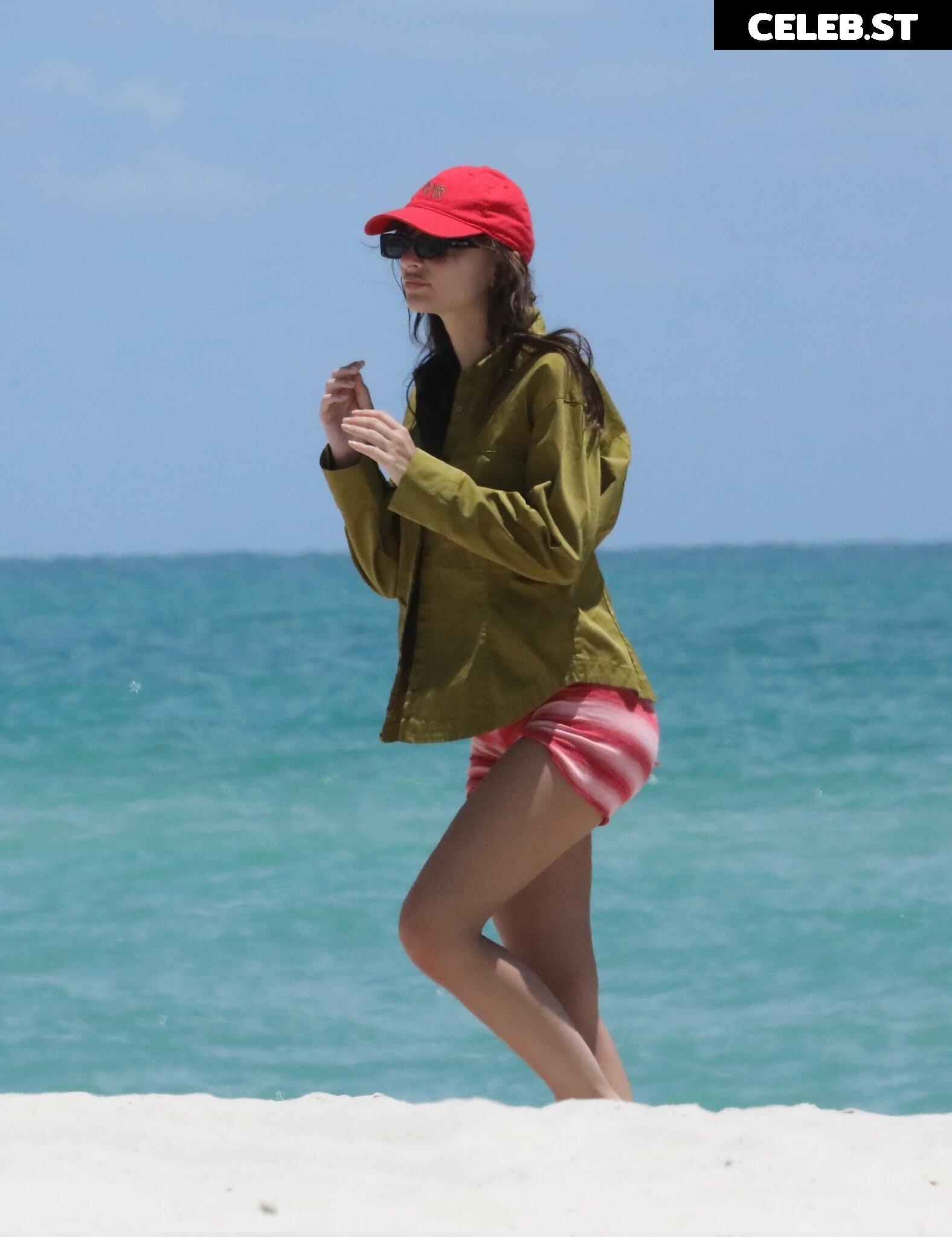 Emily Ratajkowski Image 1746458