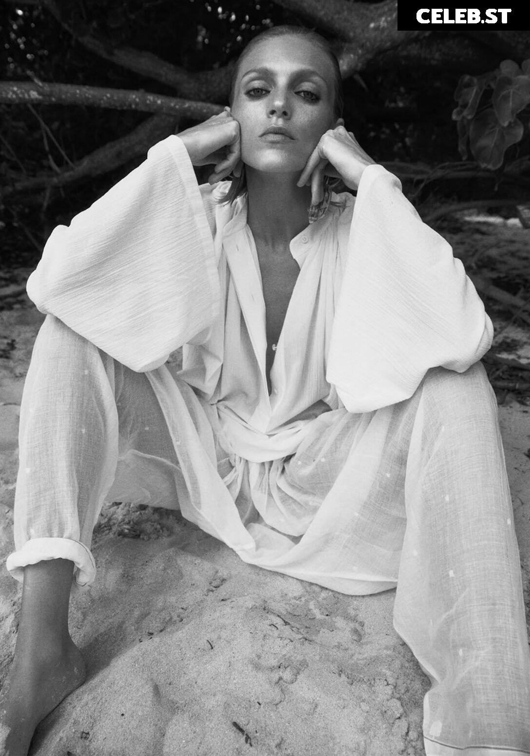 Anja Rubik Image 1747352