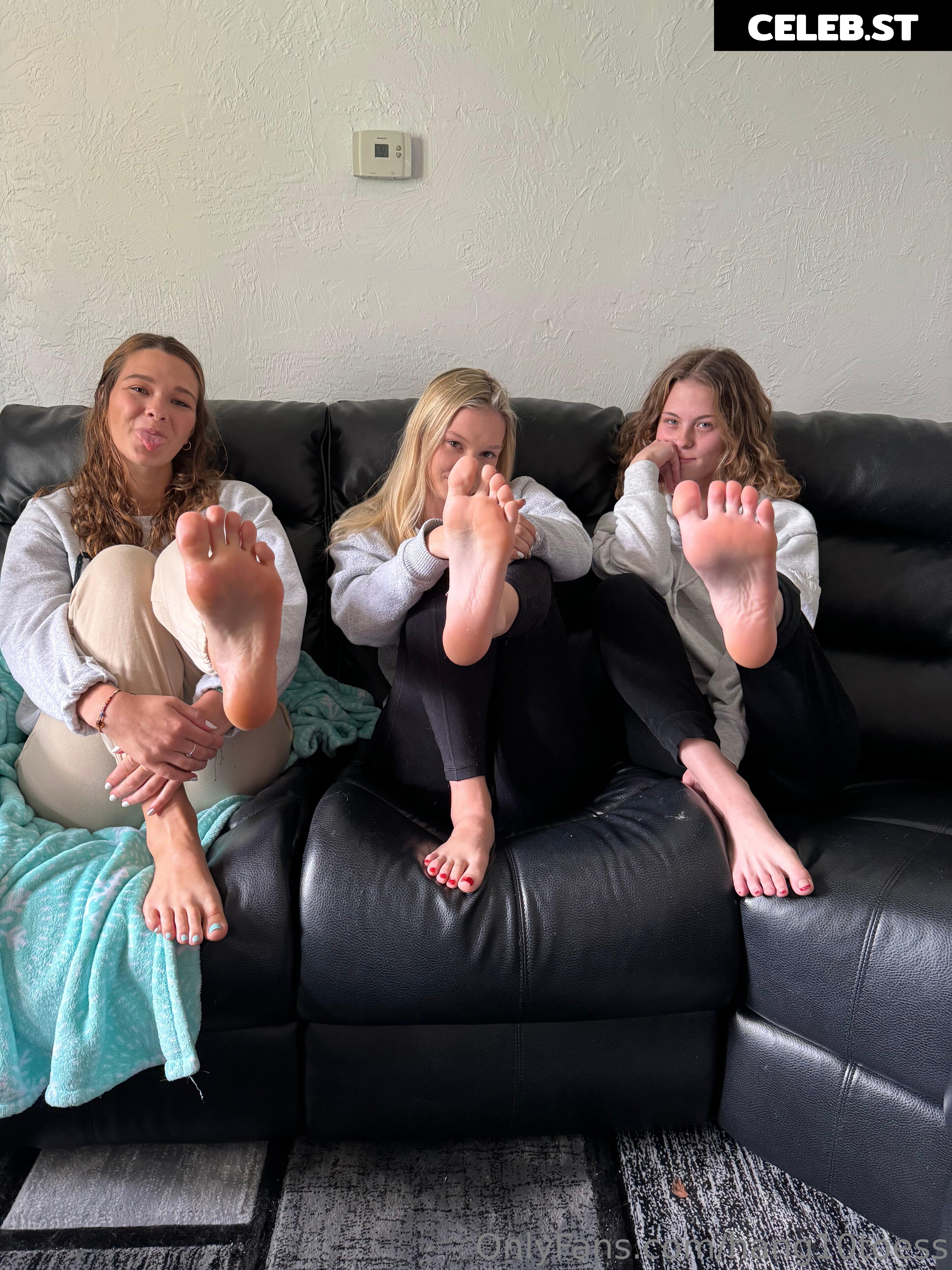 hang10toess Image 17428131