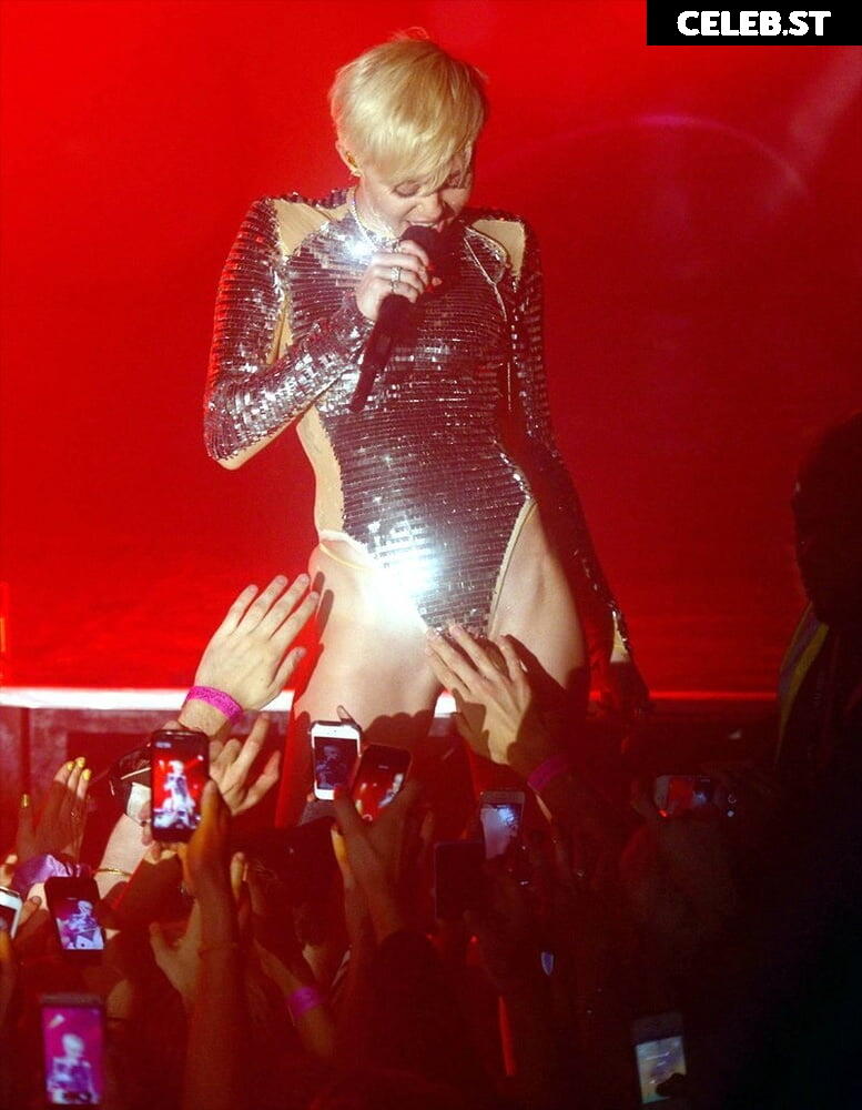 Miley Cyrus Image 1742336