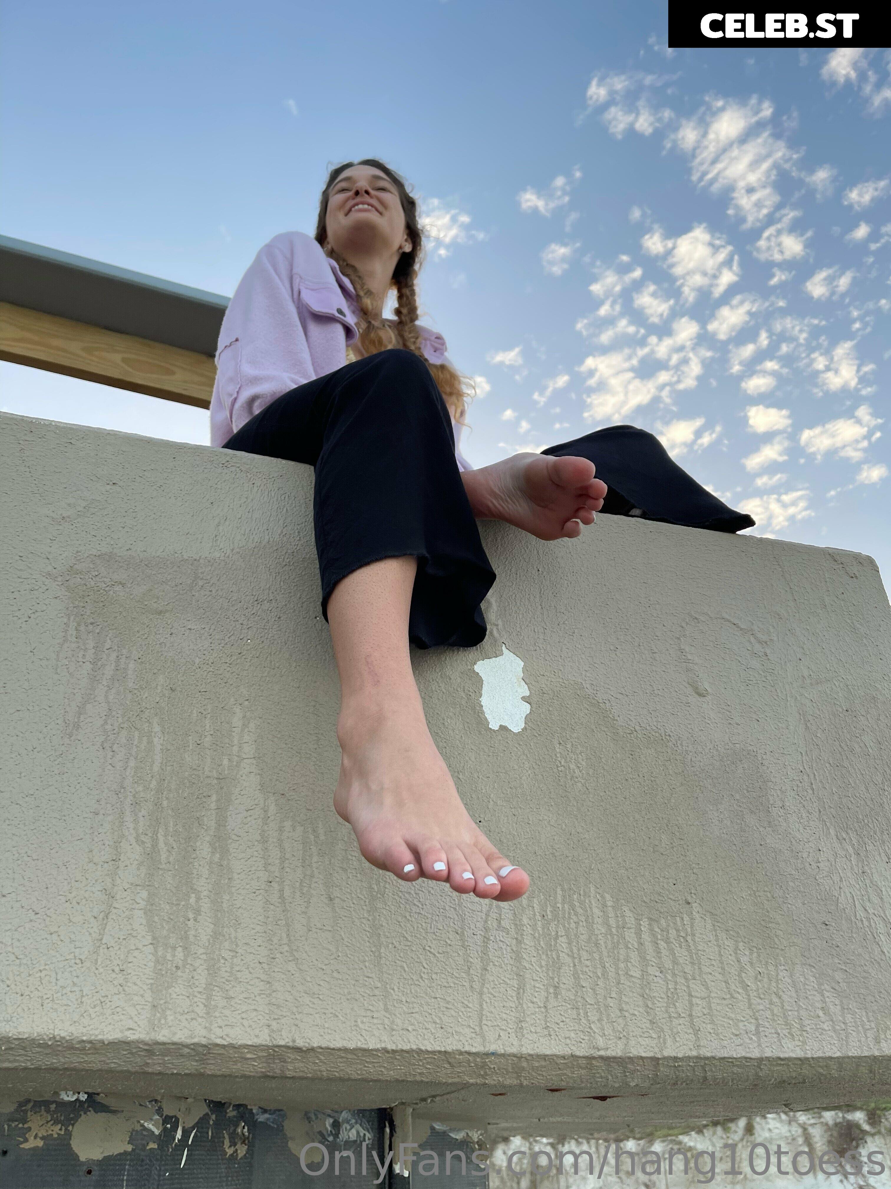 hang10toess Image 17431197
