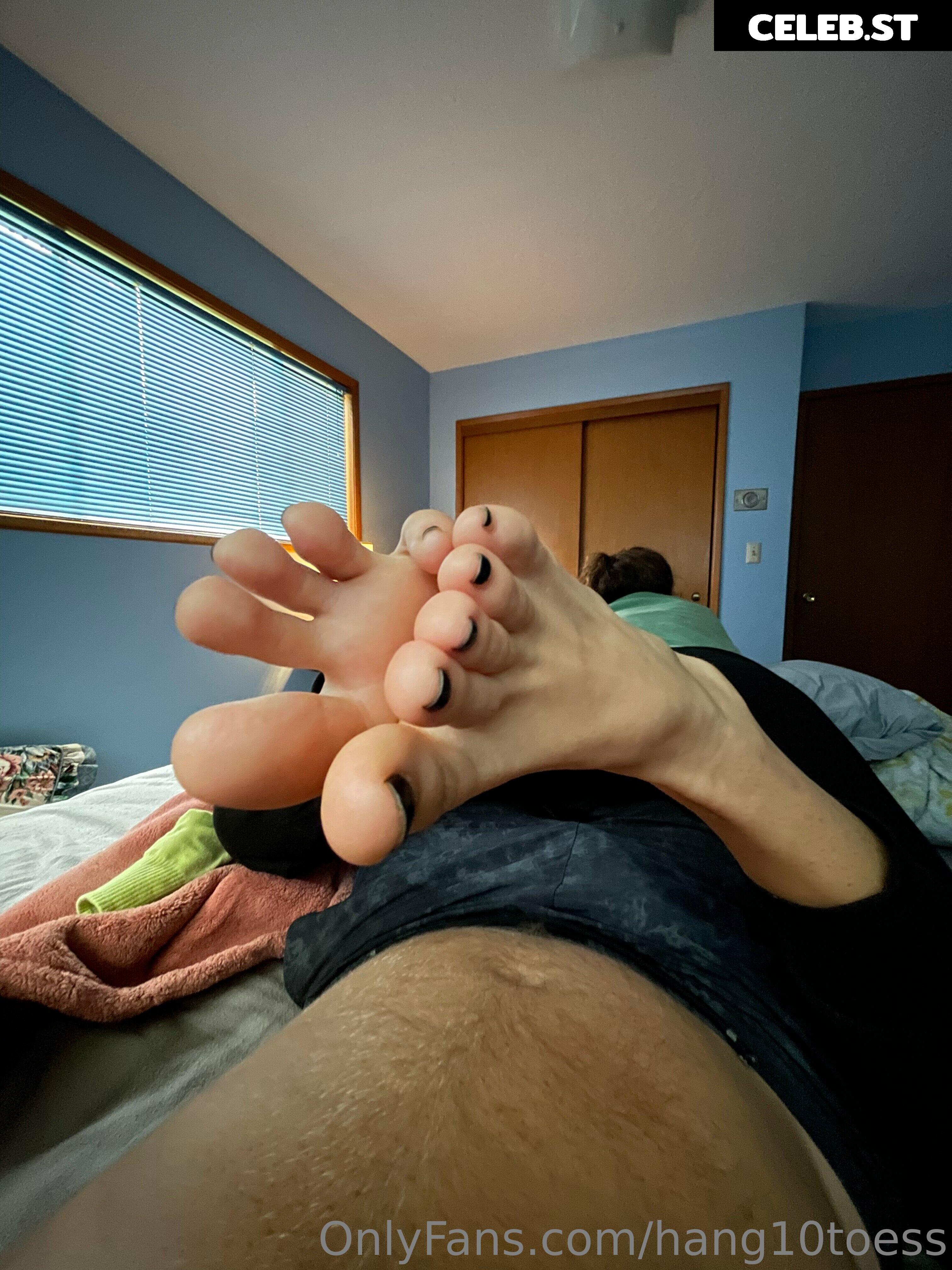 hang10toess Image 17431243