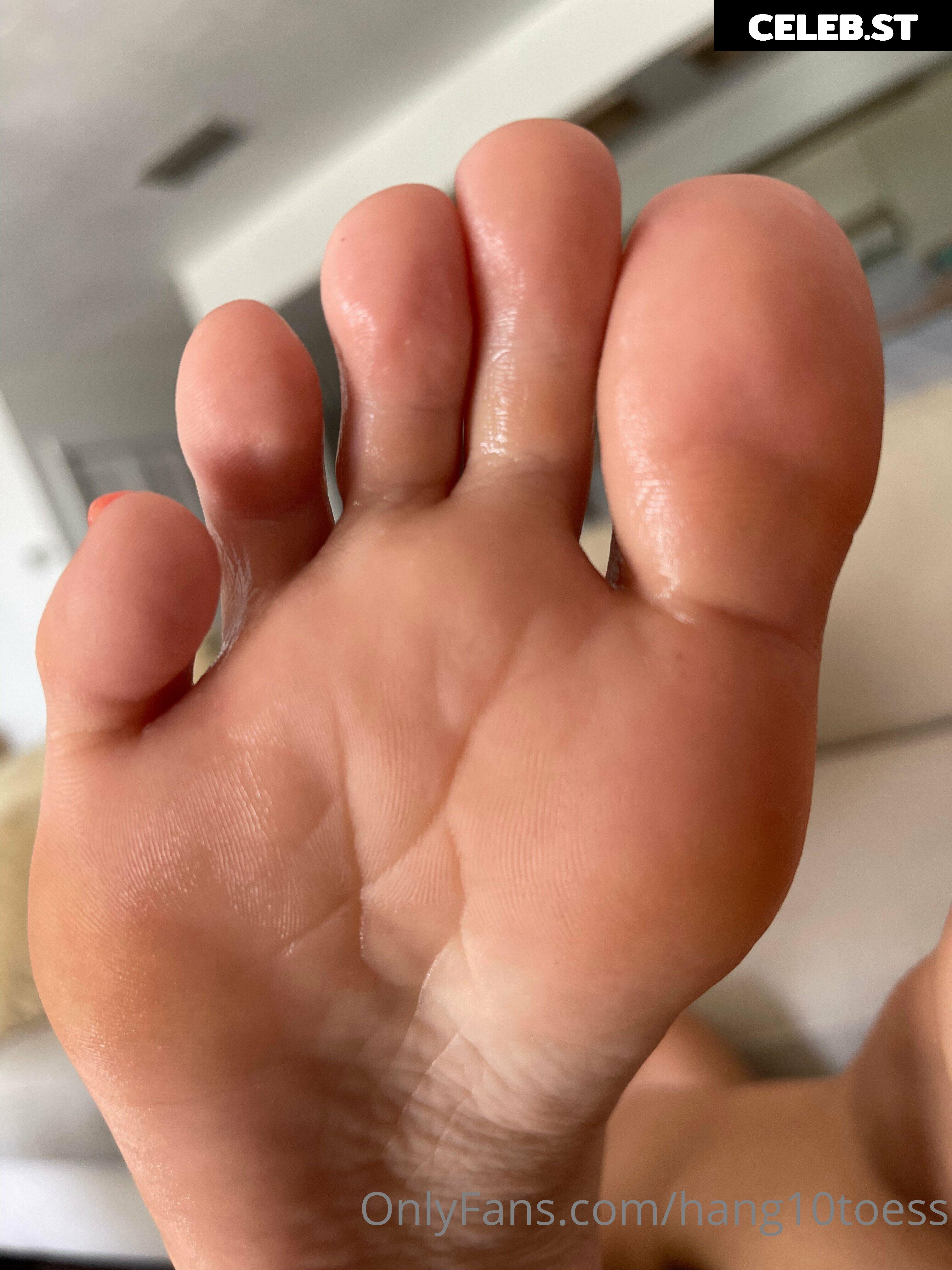 hang10toess Image 17433168