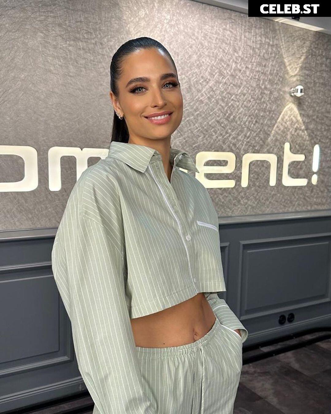 Amira Aly / Pocher Image 1743288