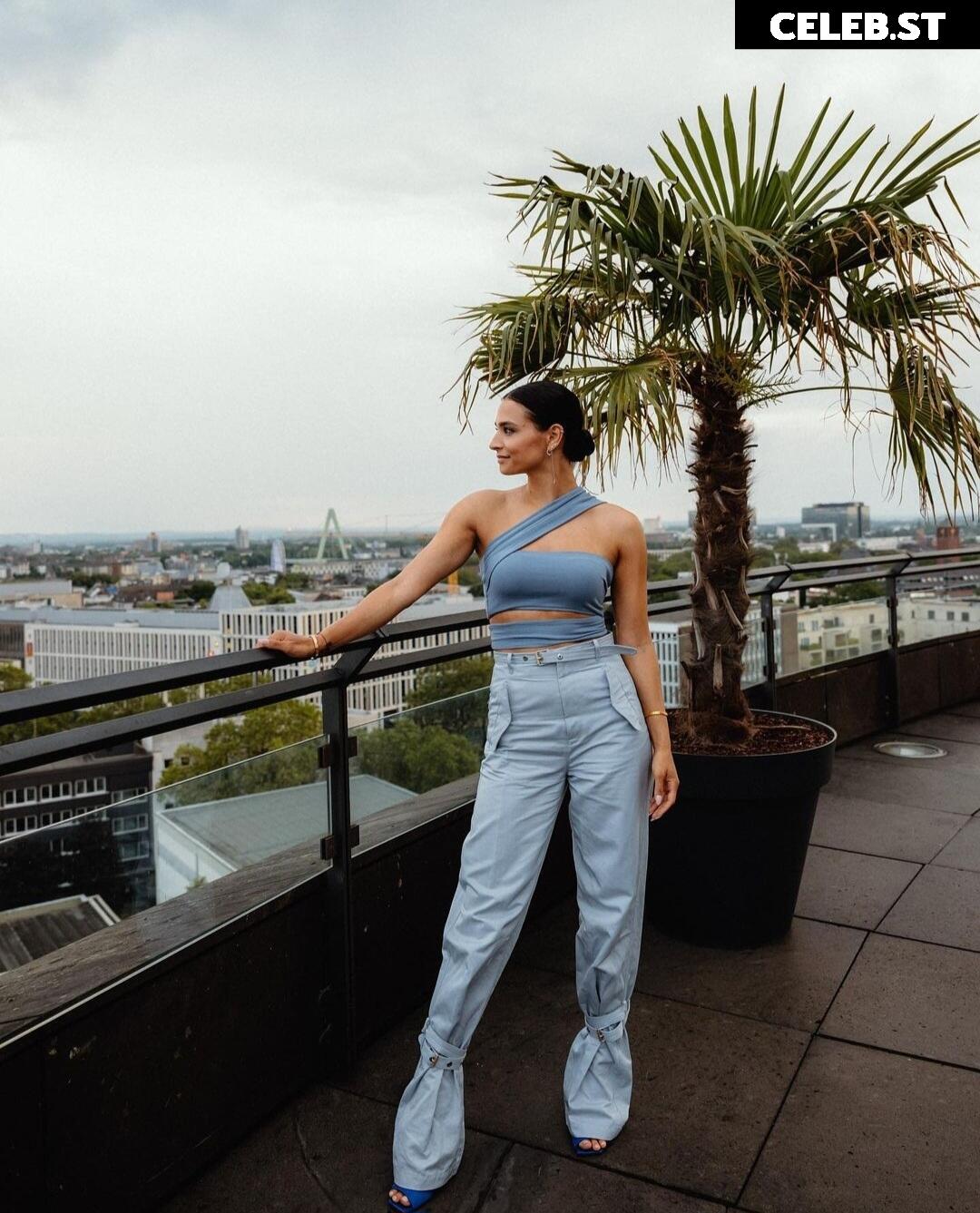 Amira Aly / Pocher Image 1740591