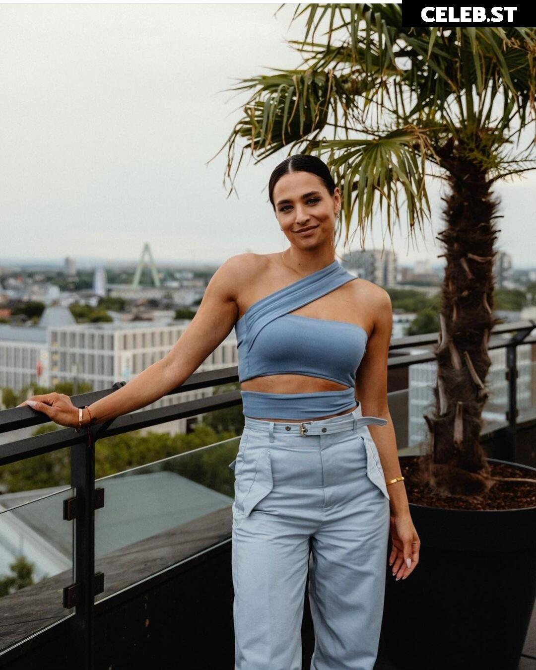 Amira Aly / Pocher Image 1740576