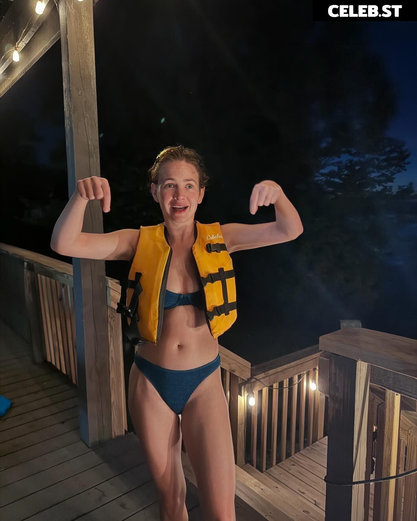 Britt Robertson Image 1749227