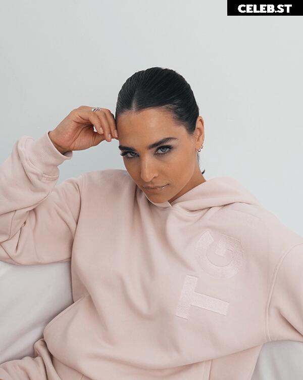Amira Aly / Pocher Image 1748559