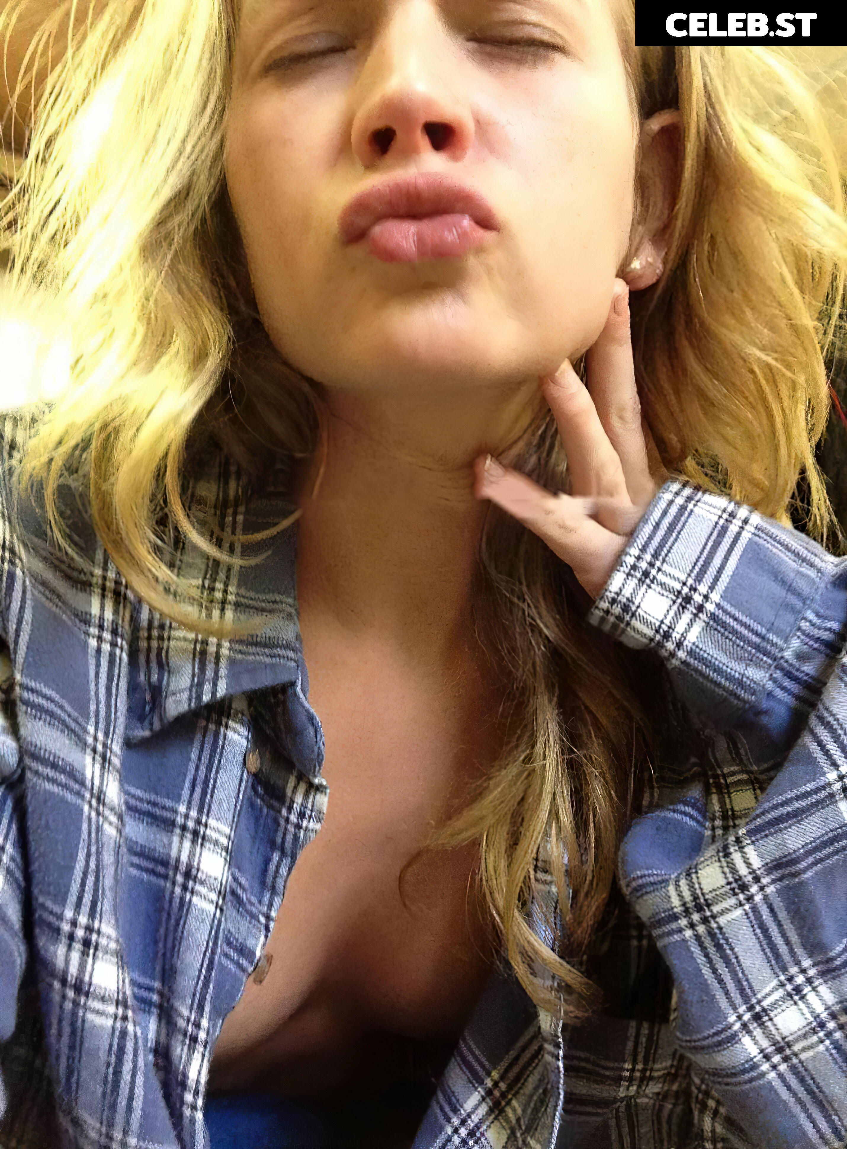 Britt Robertson Image 1748639