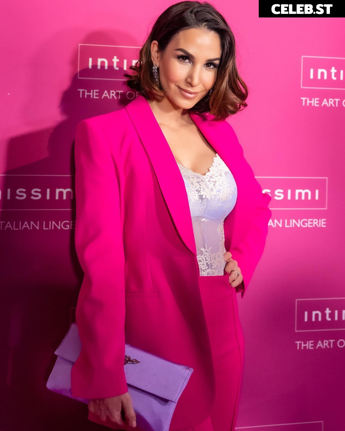 Sila Sahin-Radlinger Image 1736132