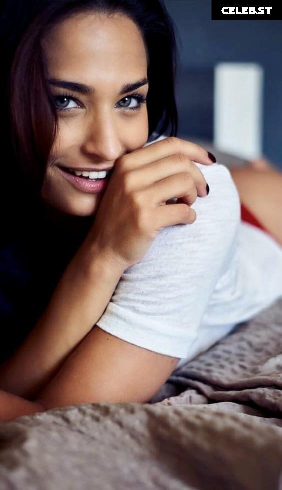 Amira Aly / Pocher Image 1737565