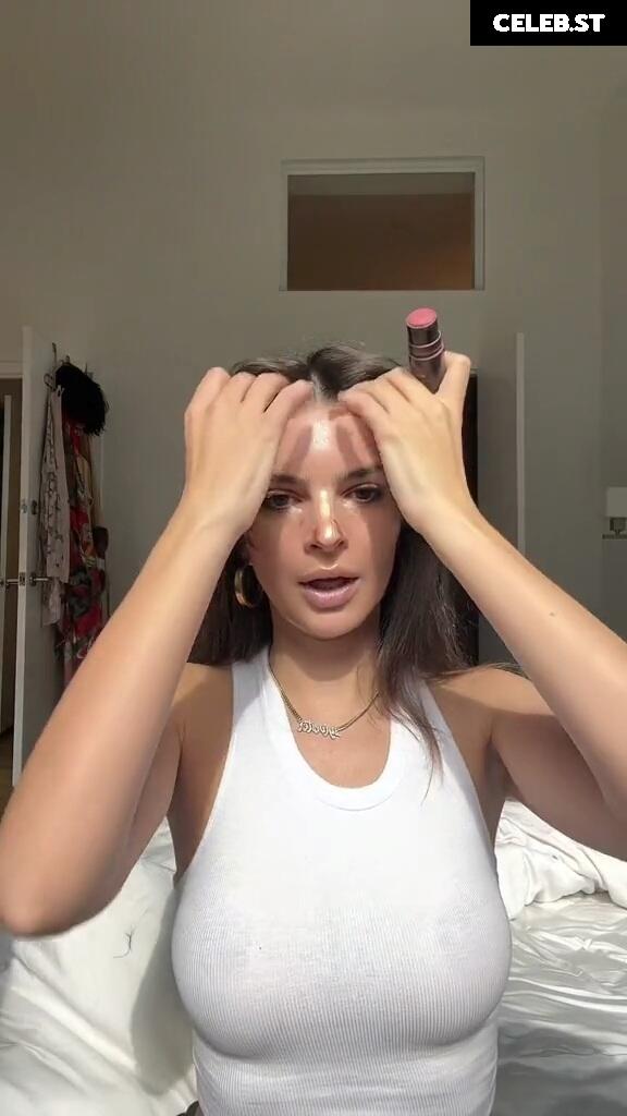 Emily Ratajkowski Image 1731167