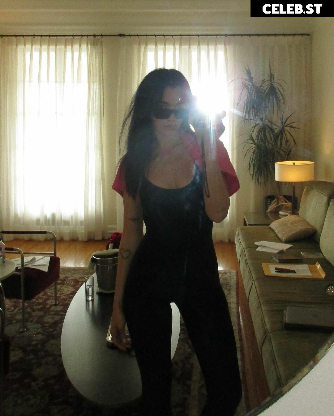Dua Lipa Image 1731343