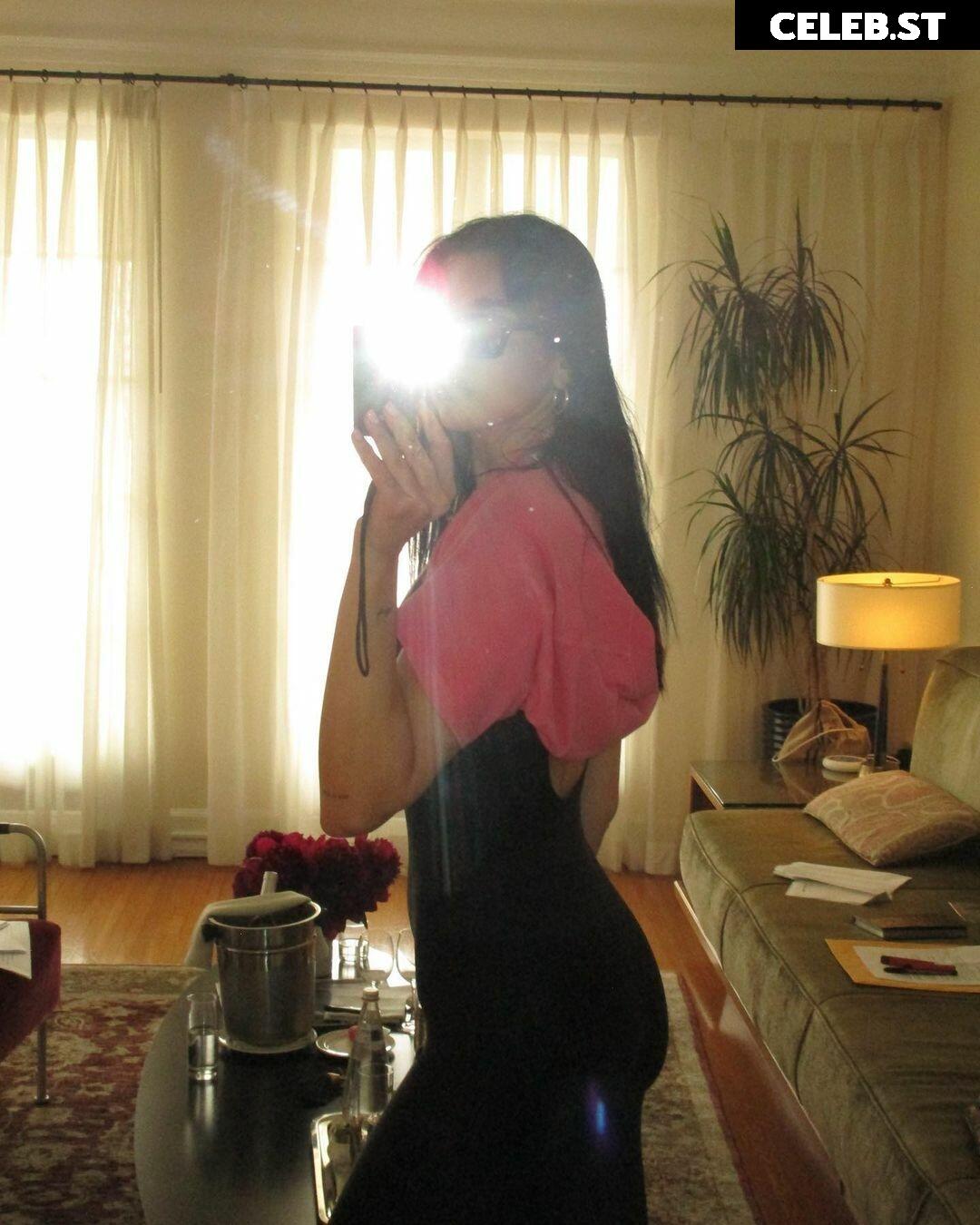 Dua Lipa Image 1731365