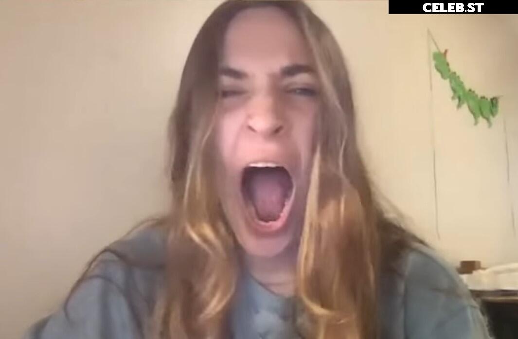 Lia Reacts / Lia_Fiore Image 17325404