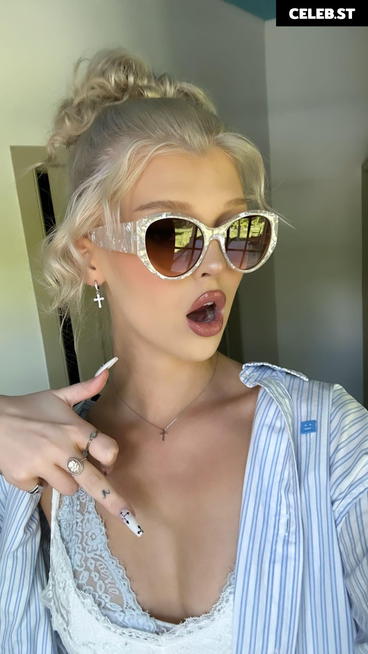 Loren Gray Image 1733665