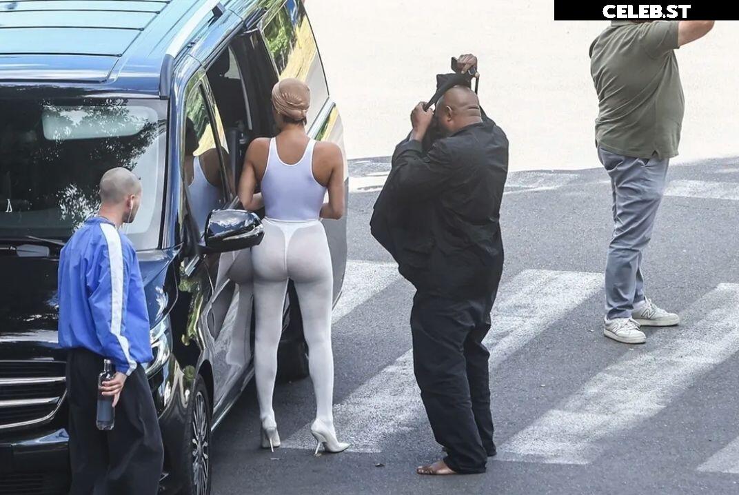 Bianca Censori Image 1730999