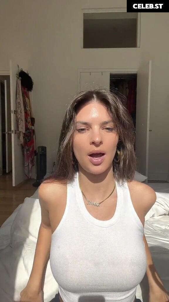 Emily Ratajkowski Image 1730997