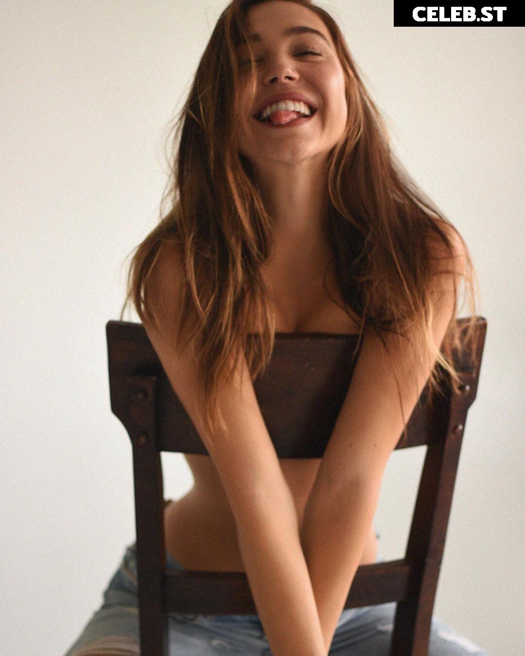 Alexis Ren Image 1739186