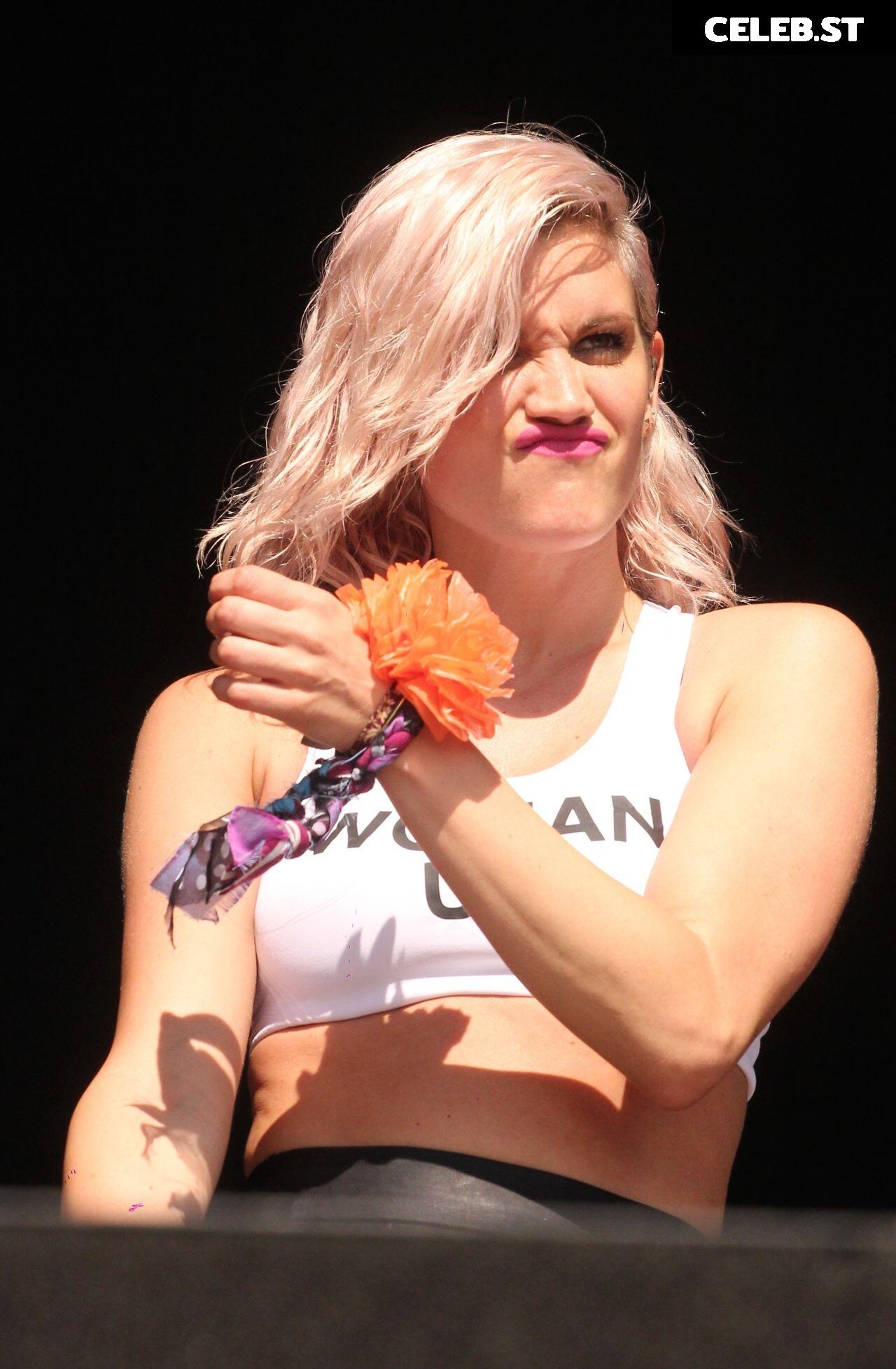 Ashley Roberts Image 1739018