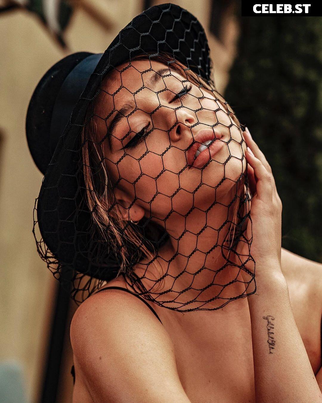 Alexis Ren Image 1739251