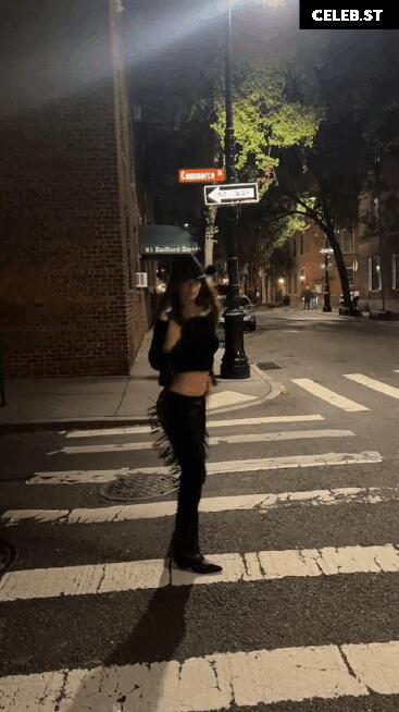 Emily Ratajkowski Image 1738448