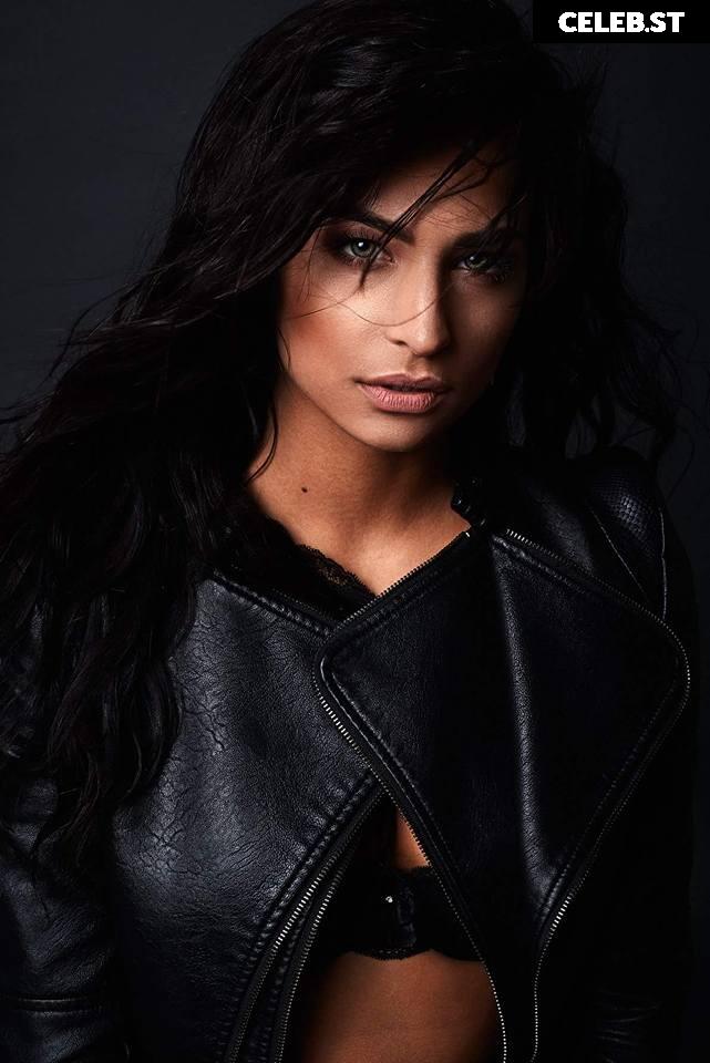 Amira Aly / Pocher Image 1738325