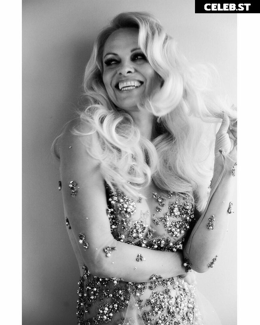 Pamela Anderson Image 1727631