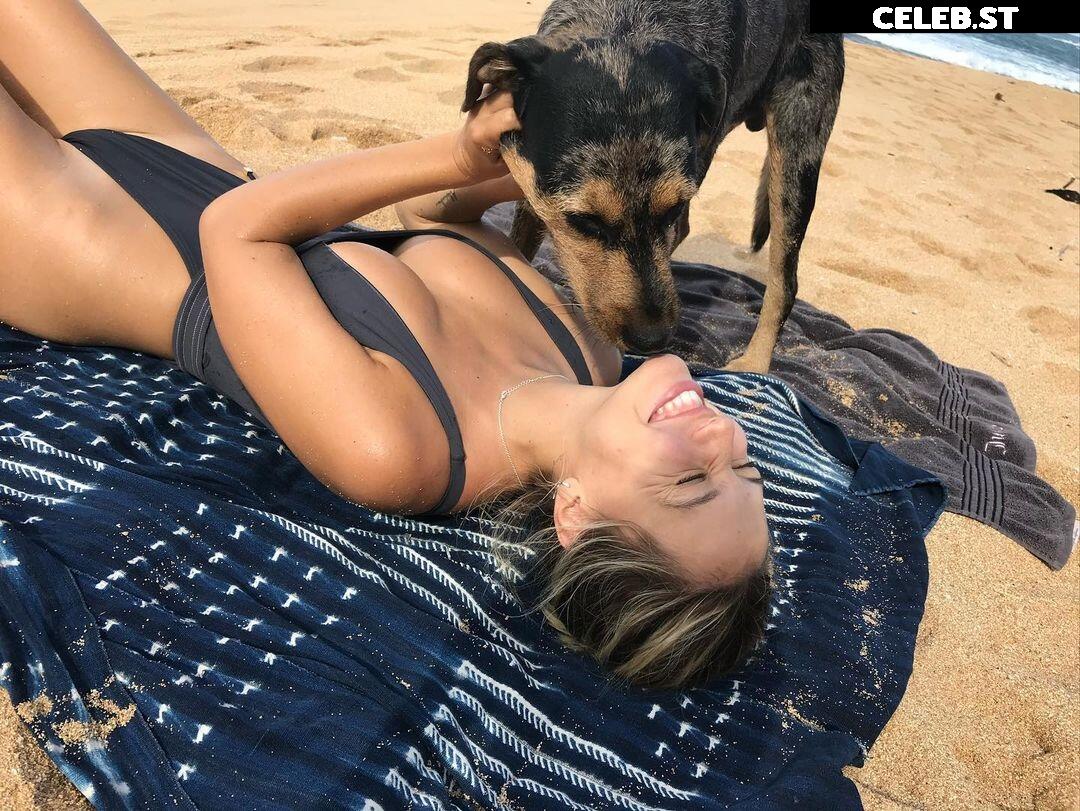 Alexis Ren Image 1729536