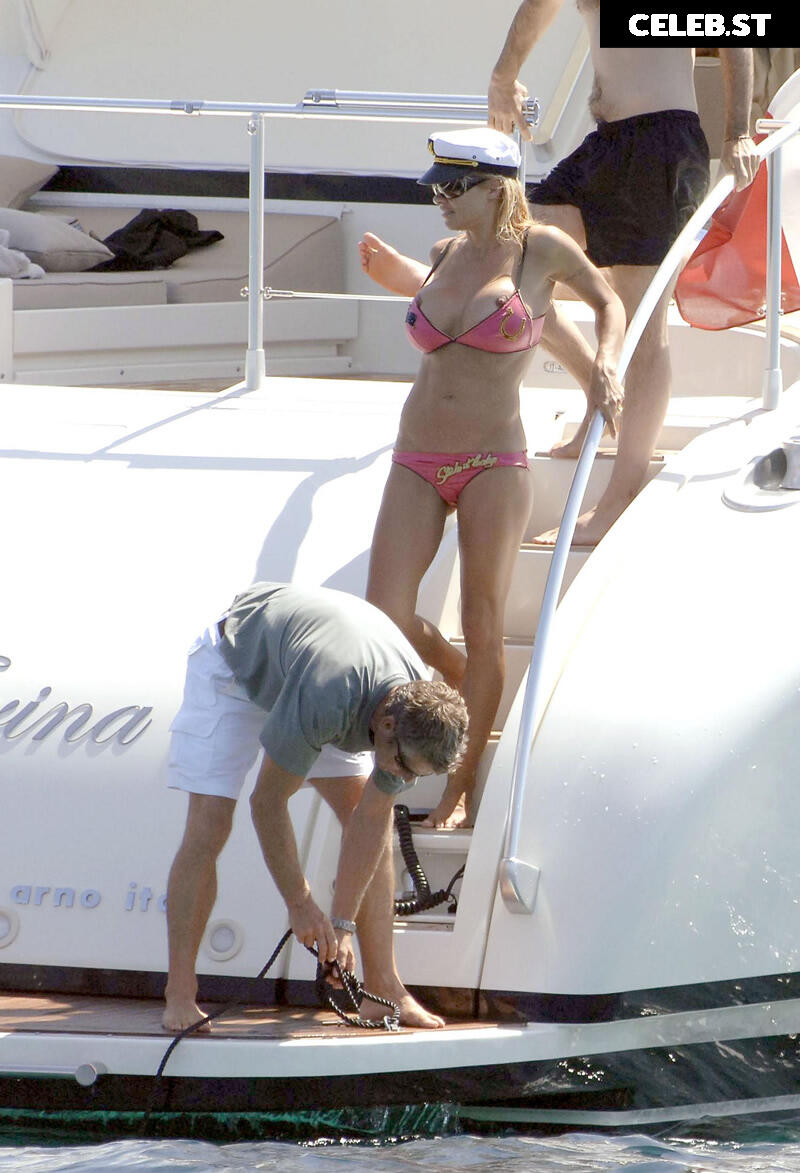 Pamela Anderson Image 1729779