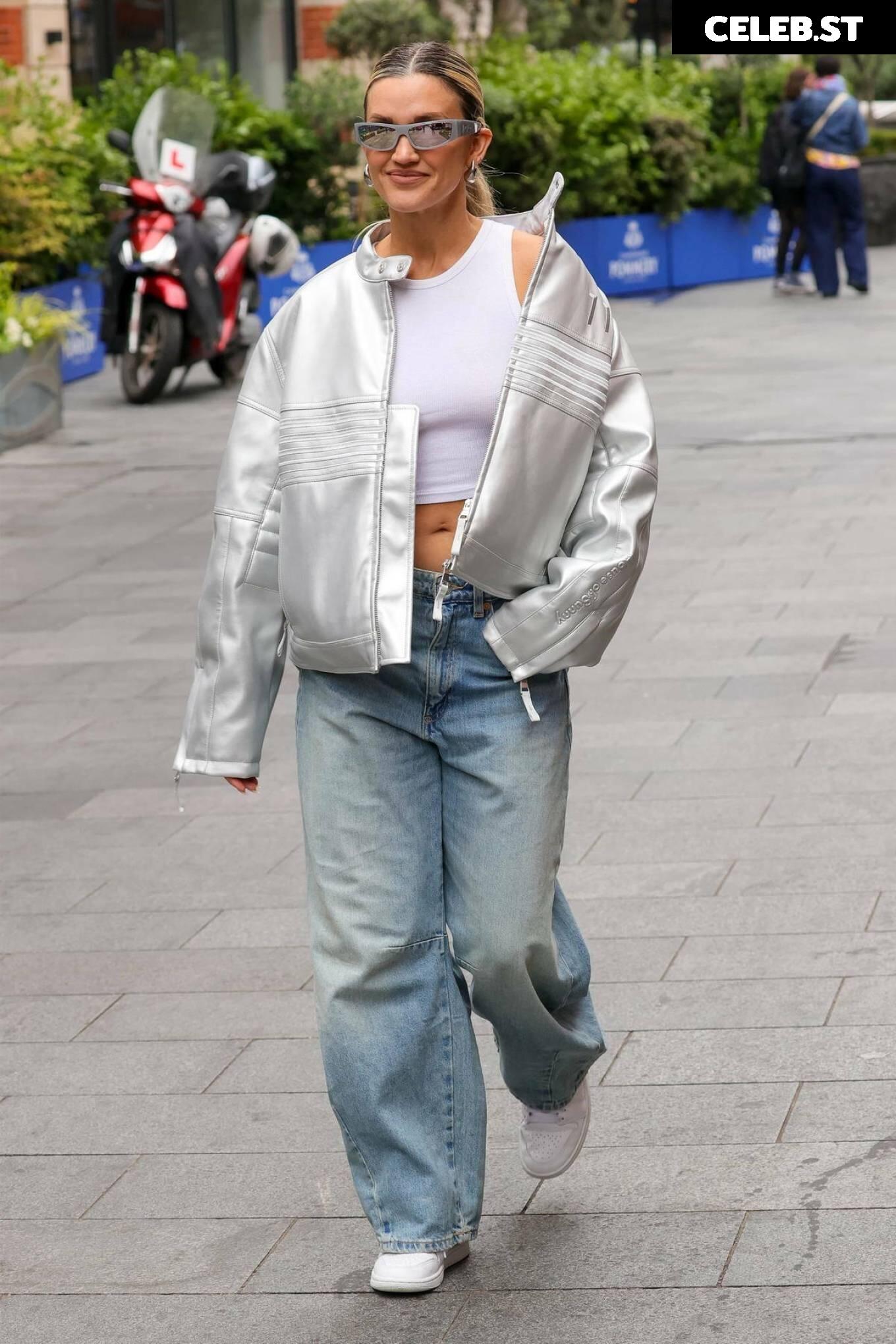 Ashley Roberts Image 1729196