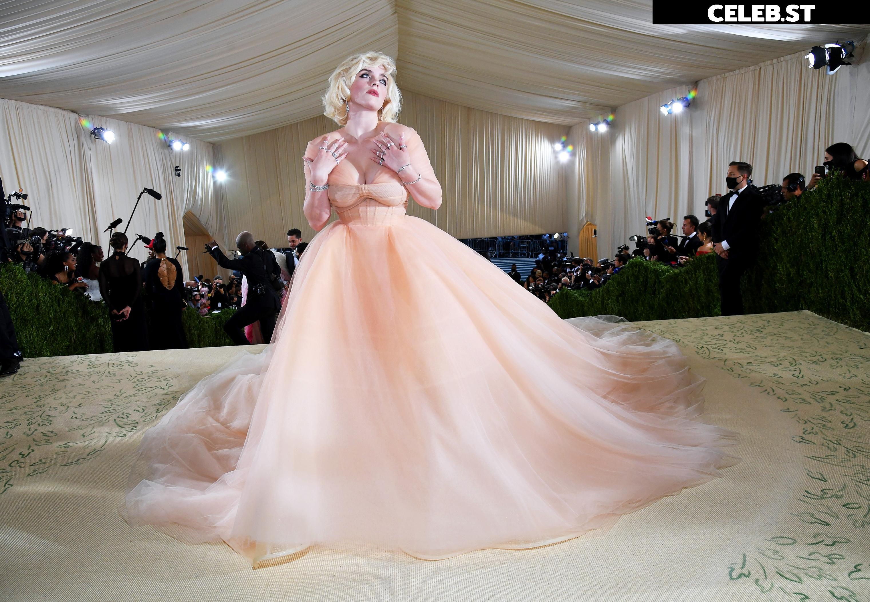 Billie Eilish Image 1729048