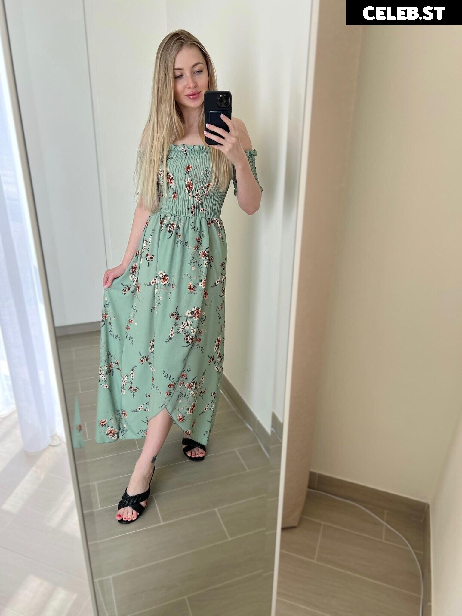 pricktease / Nika Image 17287795