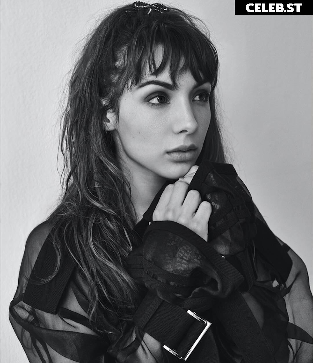 Hannah Marks Image 17282540