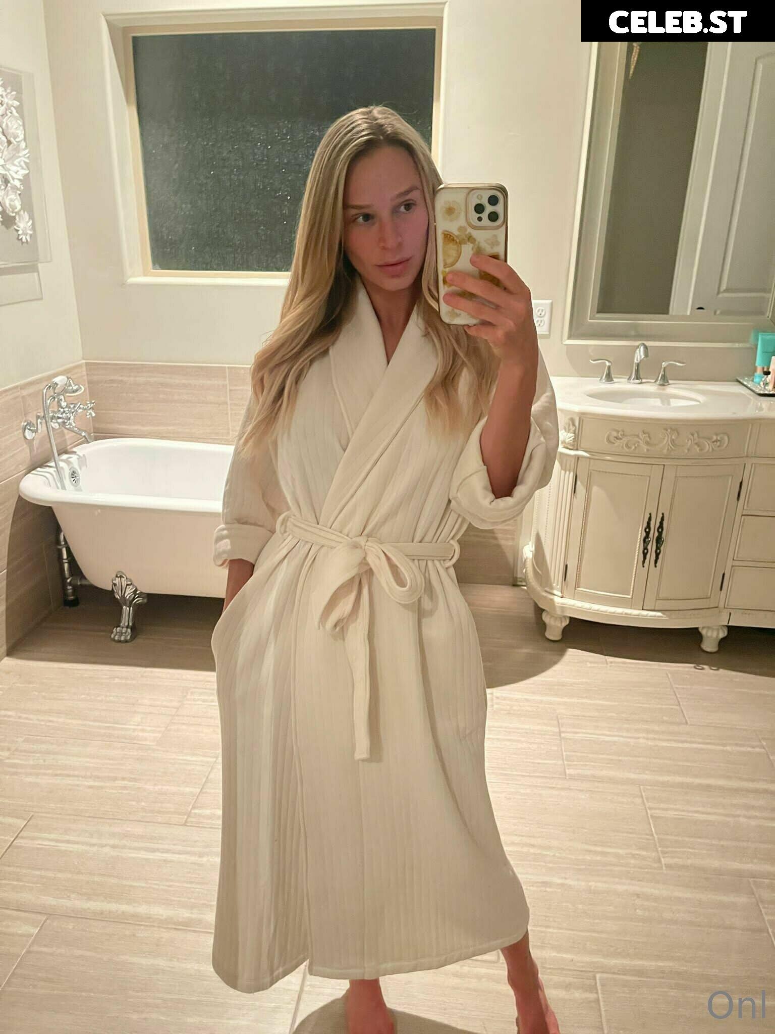 Emma Hix / emmahixofficial Image 10952455