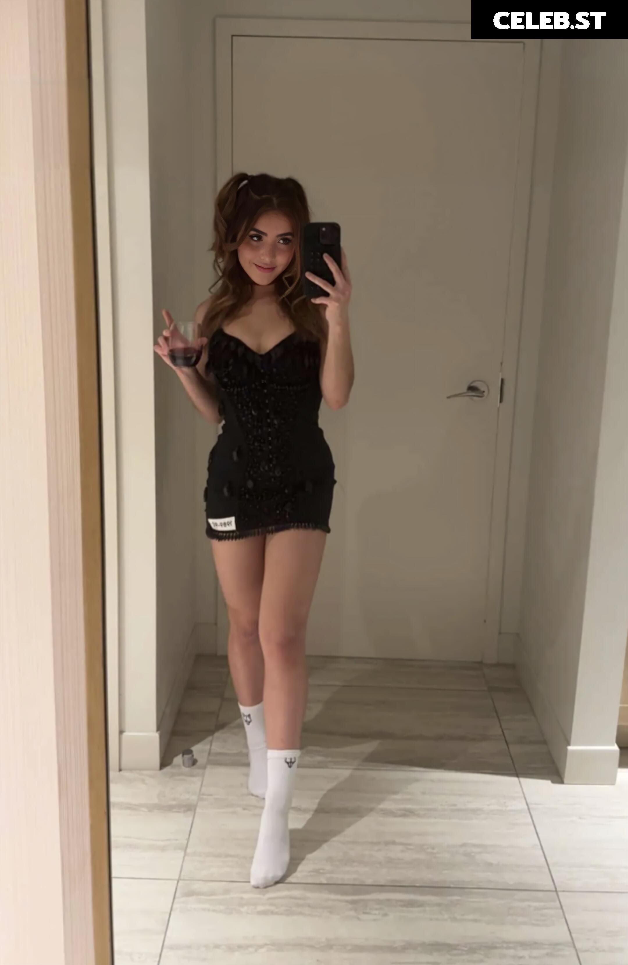 Andrea Botez (leaks = ban) Image 10929925