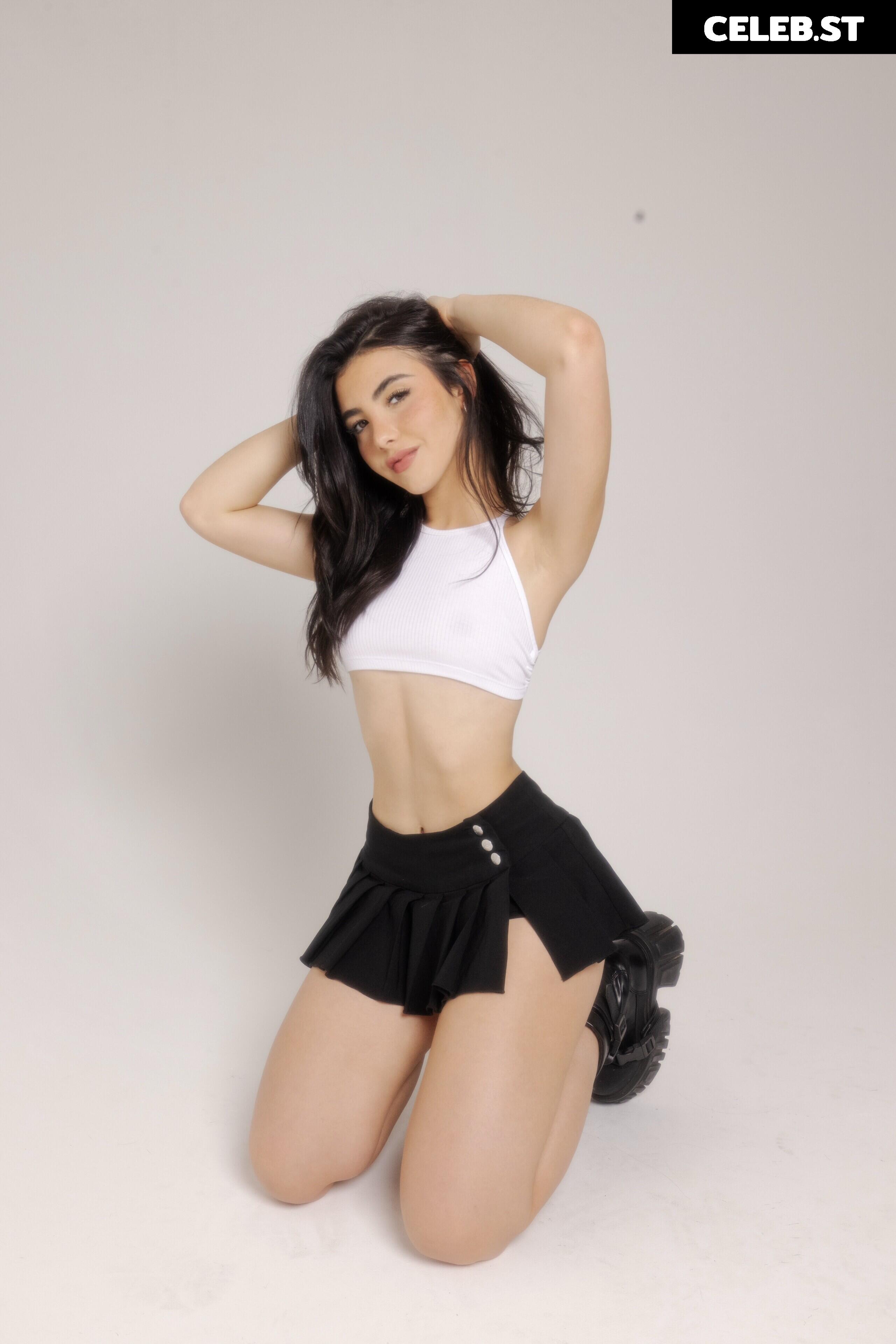 Andrea Botez (leaks = ban) Image 10933534
