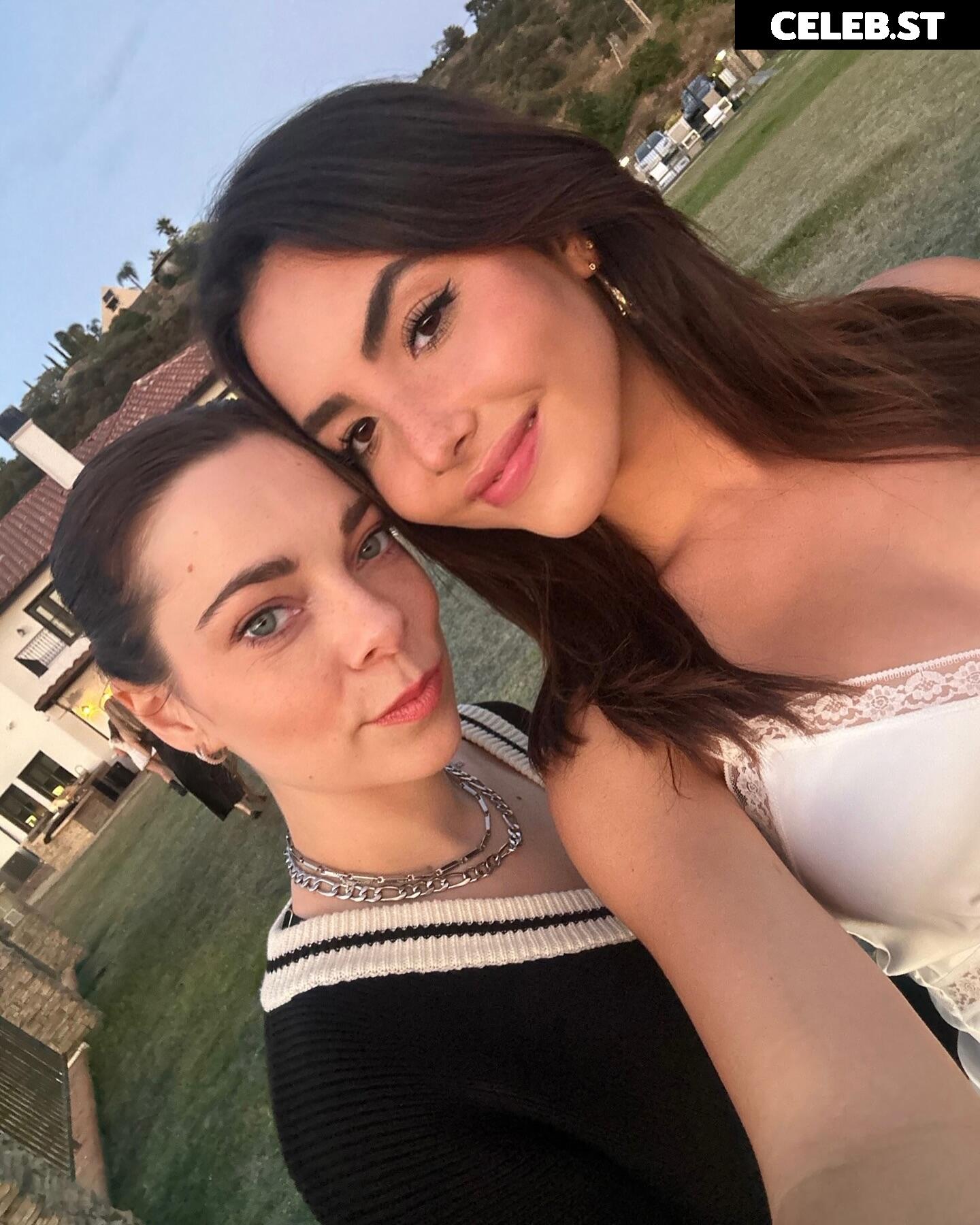 Andrea Botez (leaks = ban) Image 10933120