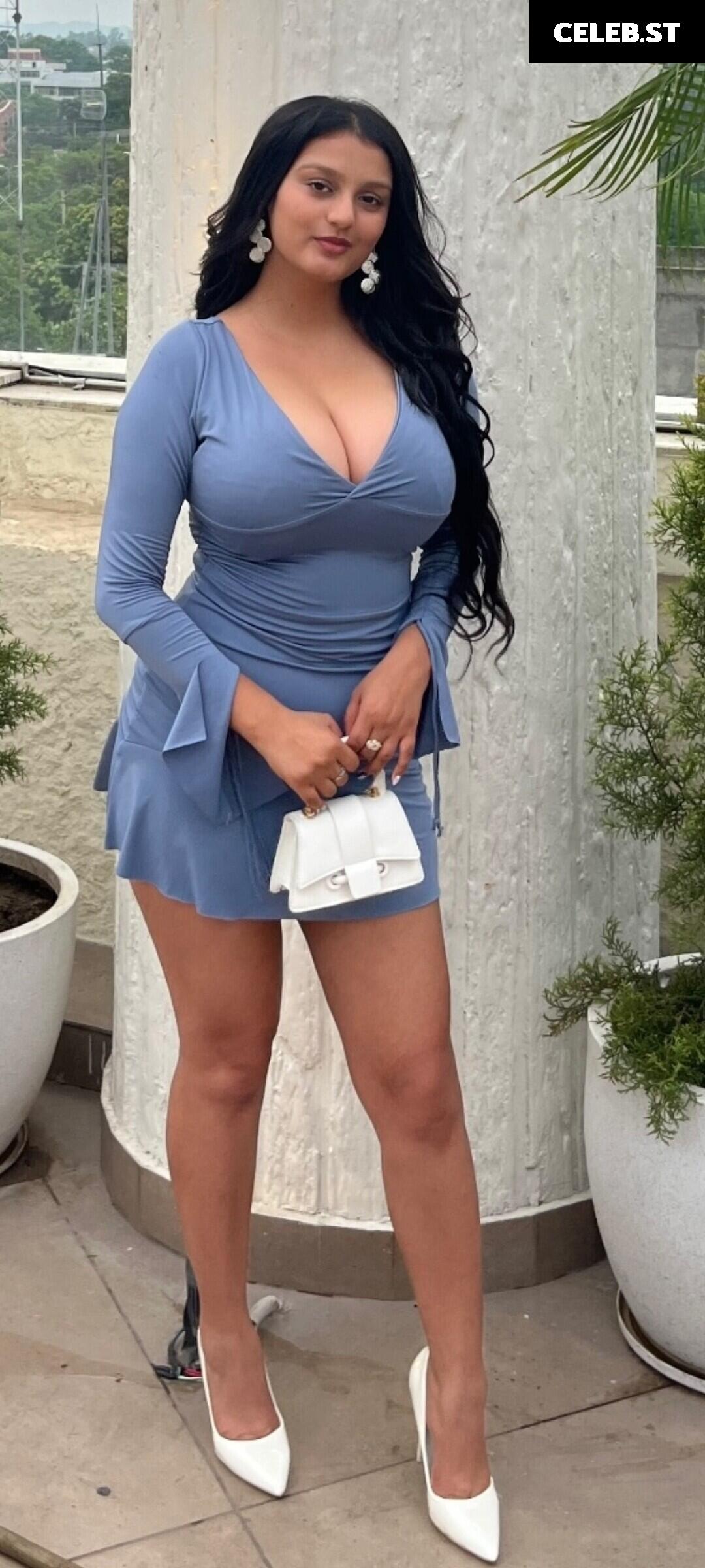 @_ayushaaaa__ / Ayusha Image 10808867